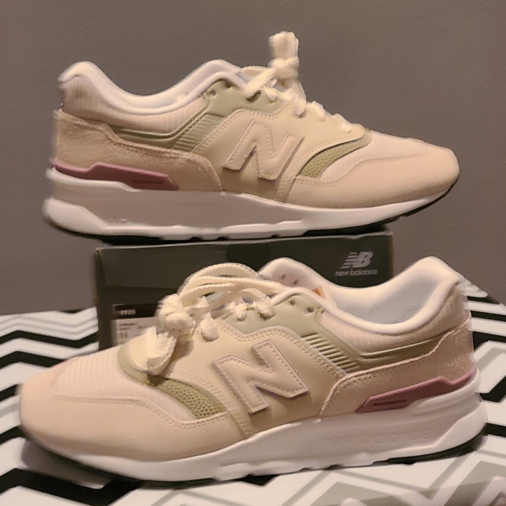 New Balance 997h Womens Size 10 Mens Size 8.5